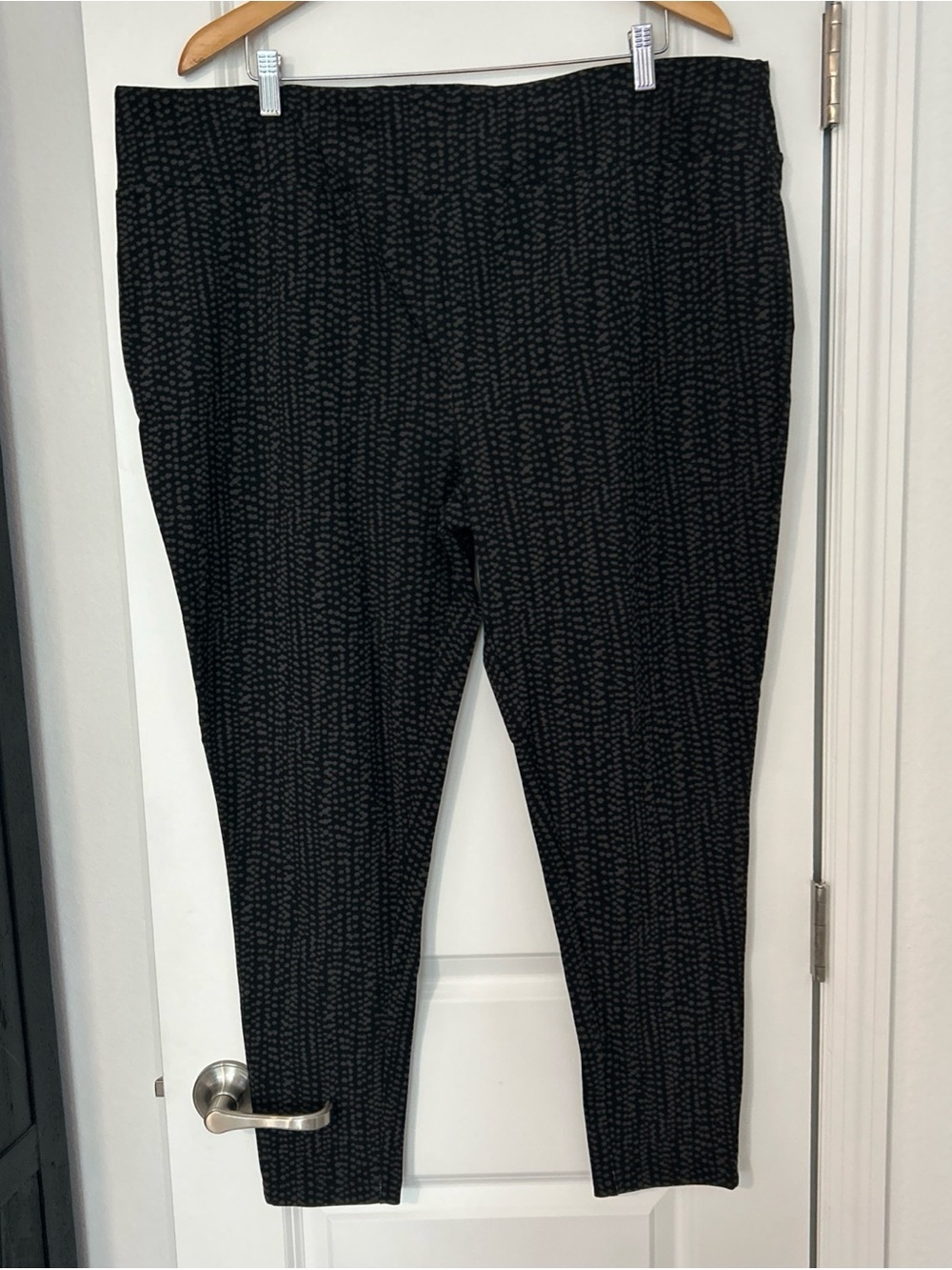 Terra & Sky Women's High Rise Full Length Leggings, 3x- Black W/ Dots 27” Inseam